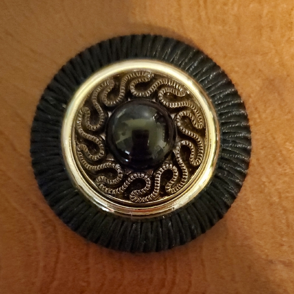 Vintage Faux Onyx Black and Gold Tone Decorative Brooch